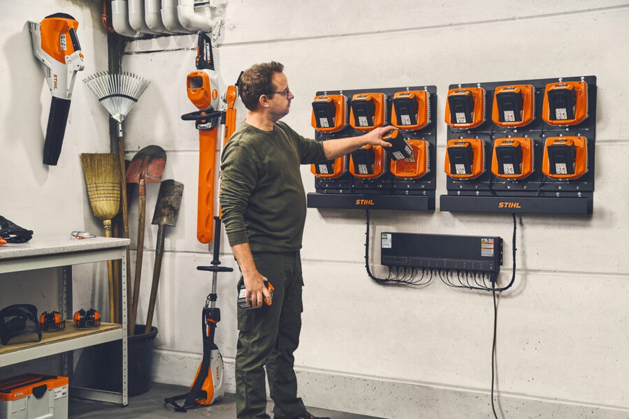 cr 6 hanging charger rack
