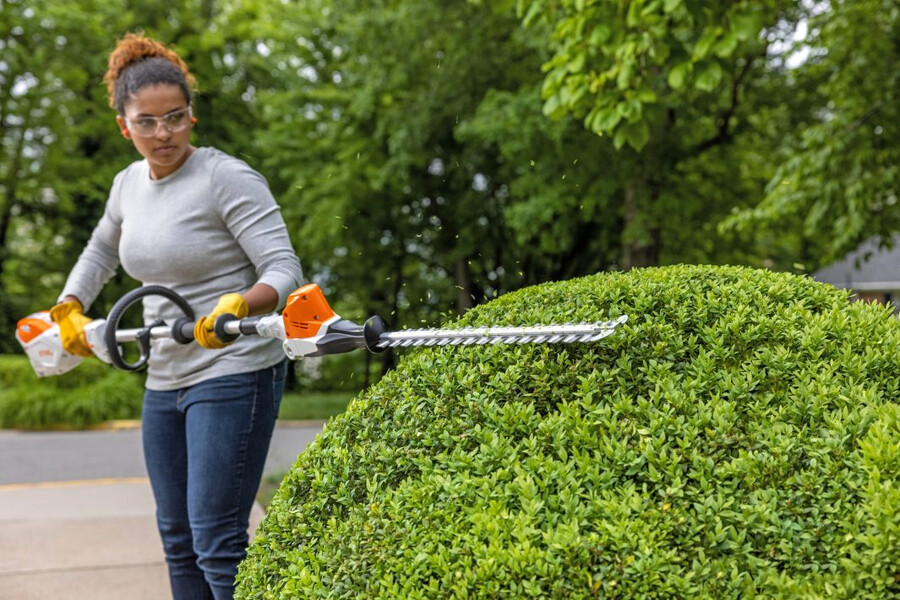 hla 66 battery powered extended-reach hedge trimmer