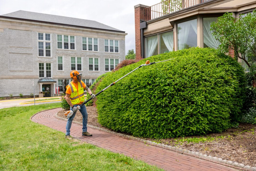hla 86 battery powered extended-reach hedge trimmer