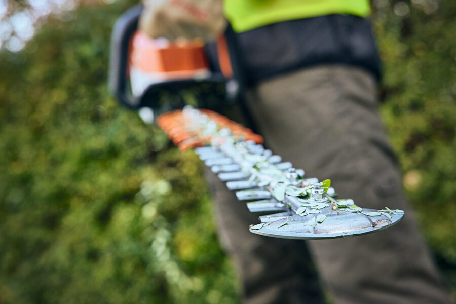 hsa 100 battery powered hedge trimmer