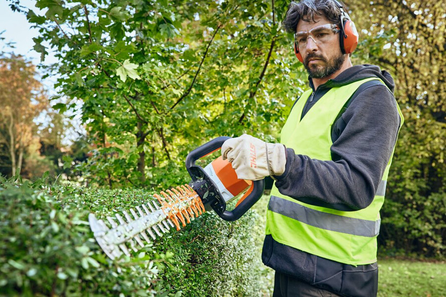 hsa 100 battery powered hedge trimmer