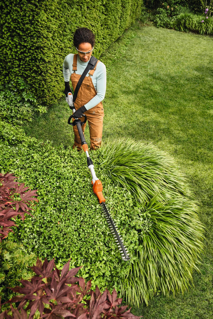 hla 40 battery powered extended-reach hedge trimmer