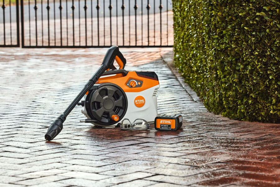 rea 100 plus battery powered pressure washer