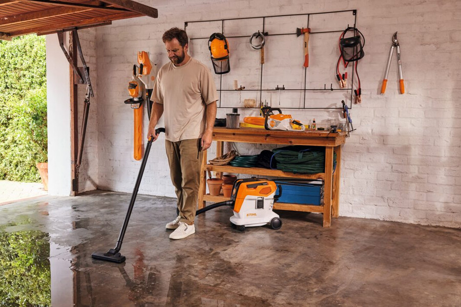 sea 60 battery powered wetdry vacuum