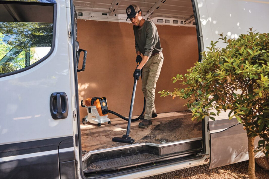 sea 100 battery powered wetdry vacuum